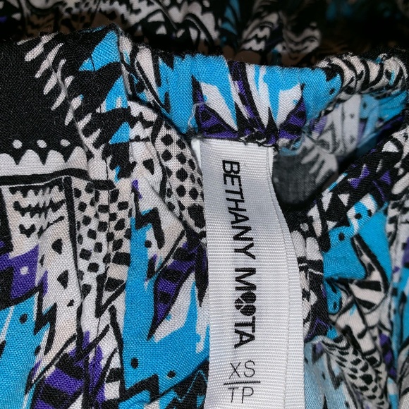 Pattern Open Back Romper - Picture 5 of 5